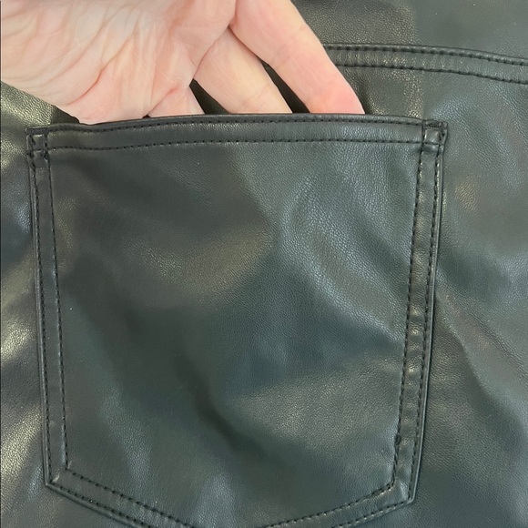 Celebrity Pink Black Faux Leather Skort Pockets Sz XXL - Picture 6 of 8